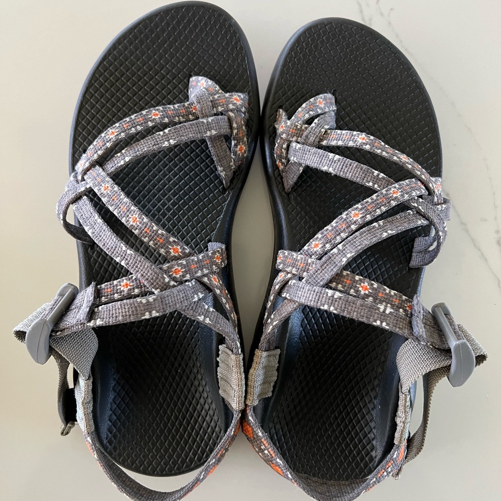 Women’s Chacos Size 7